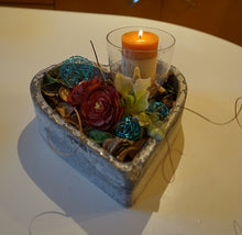 Lade das Bild in den Galerie-Viewer, Deko Herzschalen aus Beton